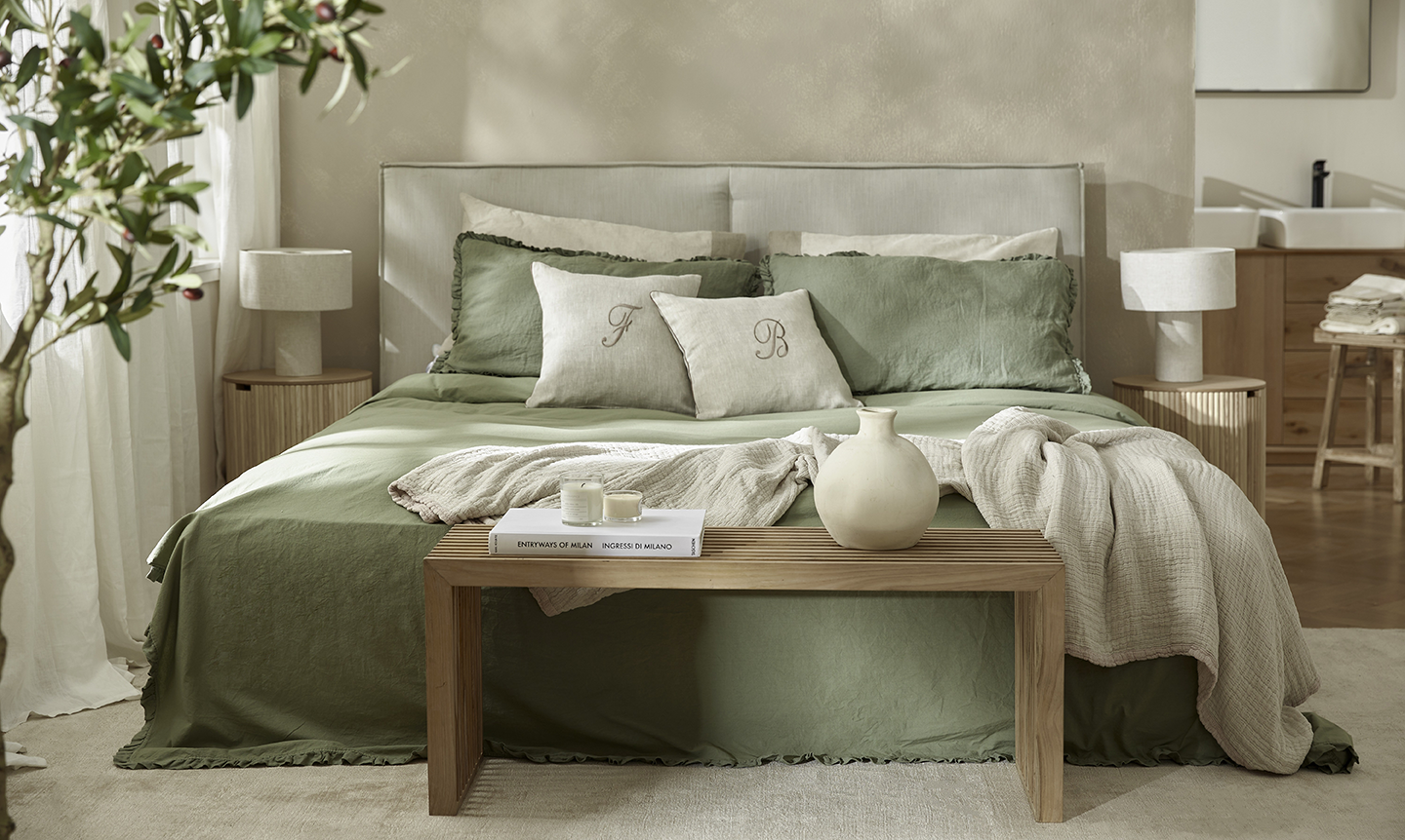Transforma tu dormitorio con encanto: ideas en verde y blanco